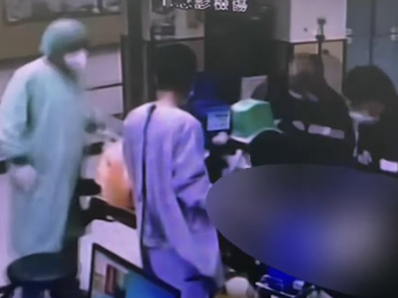 人倫悲劇！女殺死父親再服藥，一死一命危