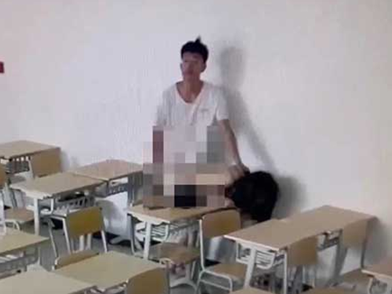 情侶教室做愛做的事，半途驚睹監視器，結果 ...