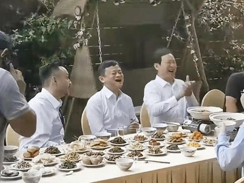 馬雲現身了，長胖了！