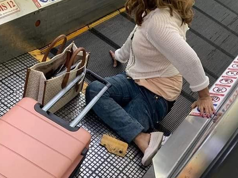 機場電動走道跌倒 她腿被絞入輸送帶