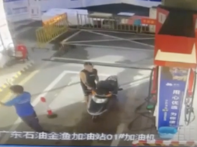 男子加油站點燃車輛，引發火災爆炸