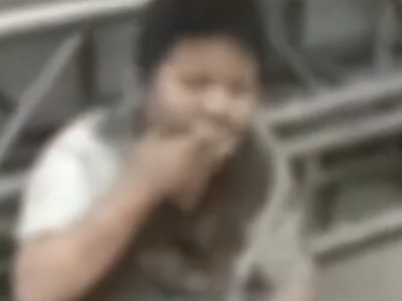 孩子被 3 名少年打，被逼當眾吃糞便，父親幾萬和解