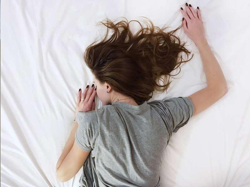 睡覺時身體突然抖一下？原來是有這些毛病了