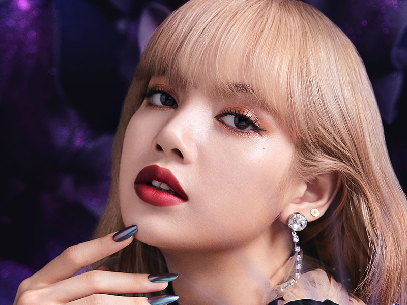 BLACKPINK Lisa 被拍到和世界首富兒在一起