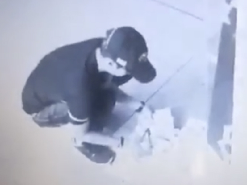 [影片] 自動提款機疑故障 不停吐錢