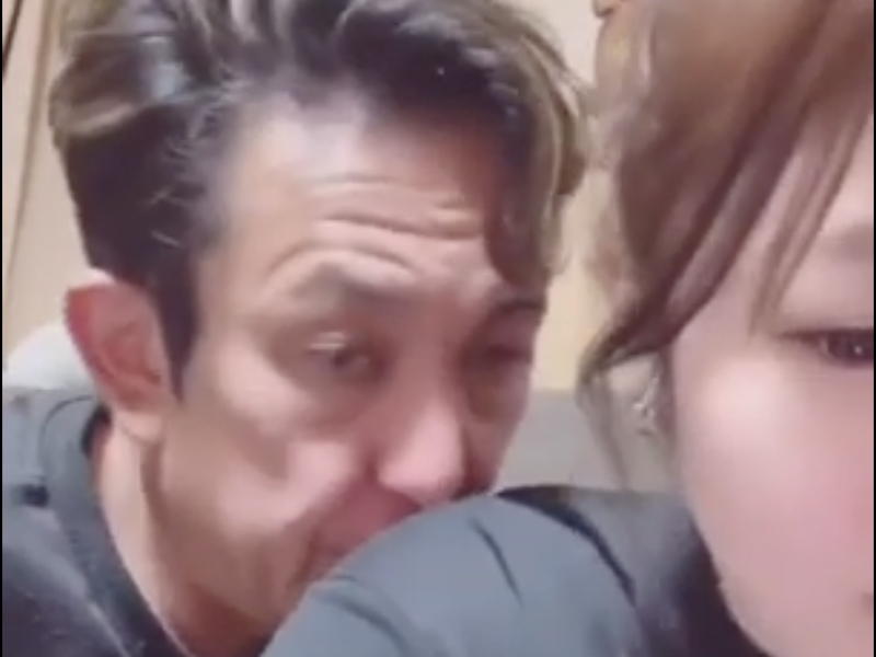 有片 SOD 真人版！人妻 TikTok 直播，醉酒公公伸手胸襲