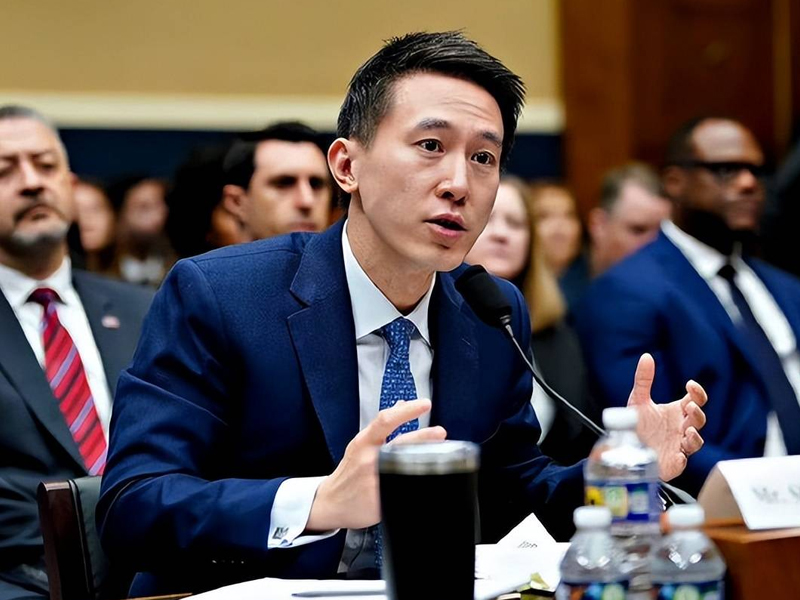 周受資：年薪 9.6 億的打工皇帝