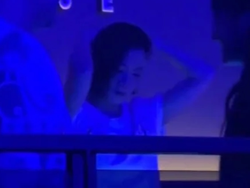 佘詩曼夜店大解放 偷拍影片漏出 佘詩曼夜店大解放 偷拍影片漏出