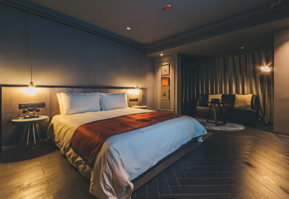 為什麼住酒店睡覺时，不要關廁所燈？