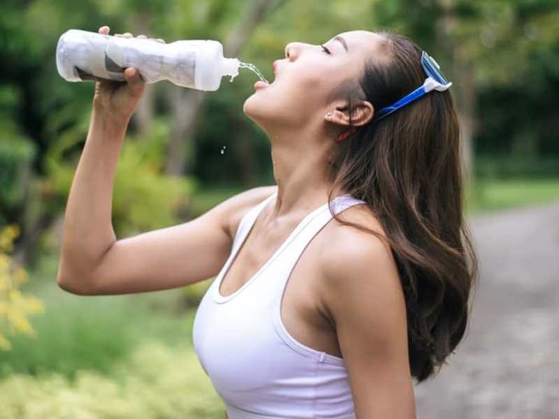 喝再多水還是口渴，當心這 6 種疾病！