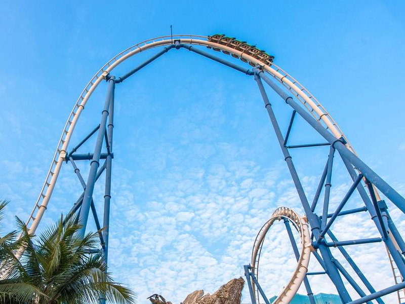 樂極生悲，深圳歡樂谷過山車發生追撞意外