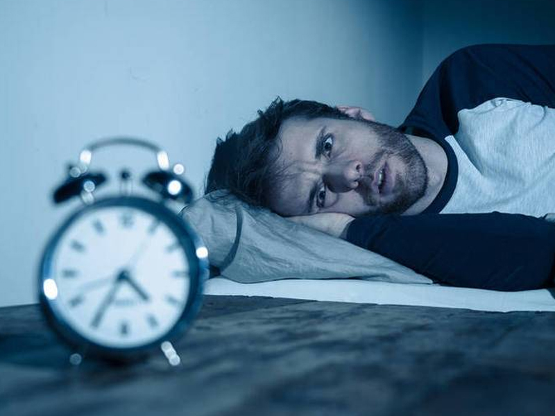 總在凌晨 3、4 點就醒來，早醒是衰老徵兆嗎？