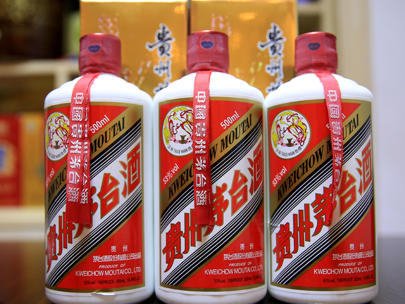 男子APP上搶購6000瓶茅台,每瓶賺差價2000元,最後被警方逮捕 男子APP上搶購6000瓶茅台,每瓶賺差價2000元,最後被警方逮捕