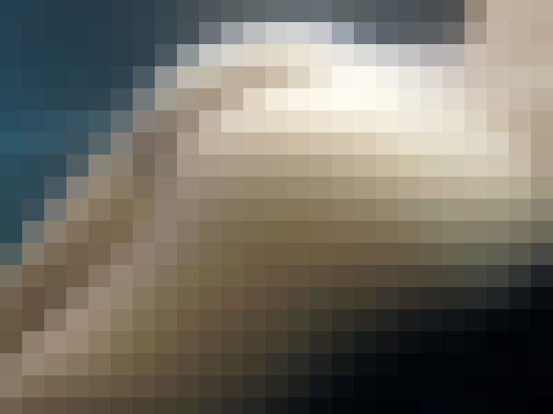 視頻慎入！女子即興裸泳，路人吶喊助威