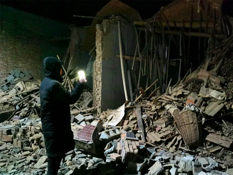 甘肅地震，瞬間畫面曝光