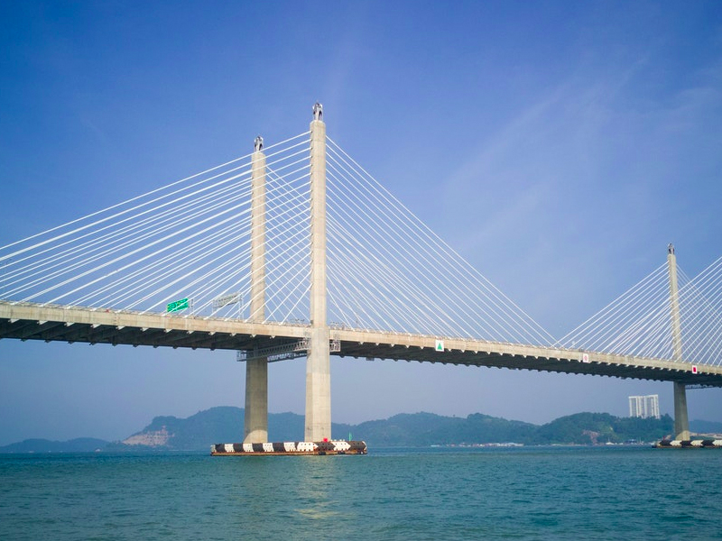 考車牌2次不及格，擔心被親人責罵，17歲少女跳橋