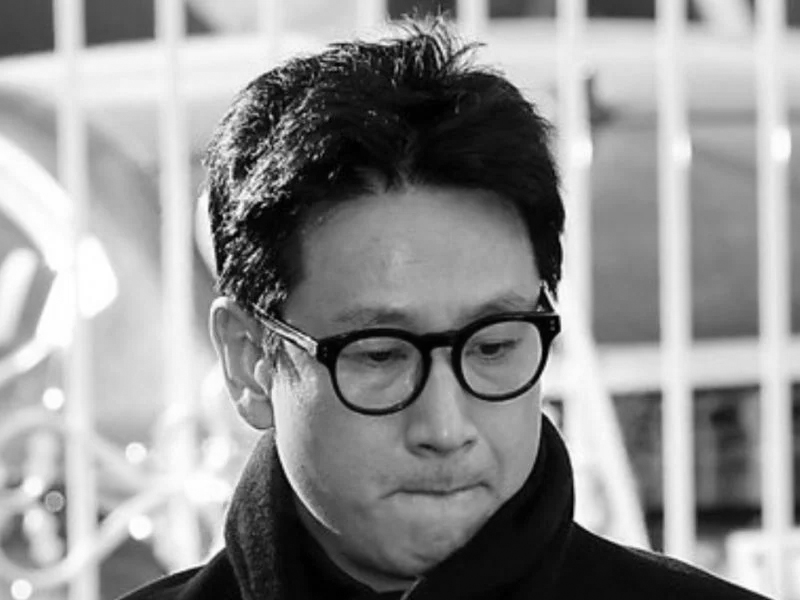 又一明星，燒炭自殺亡