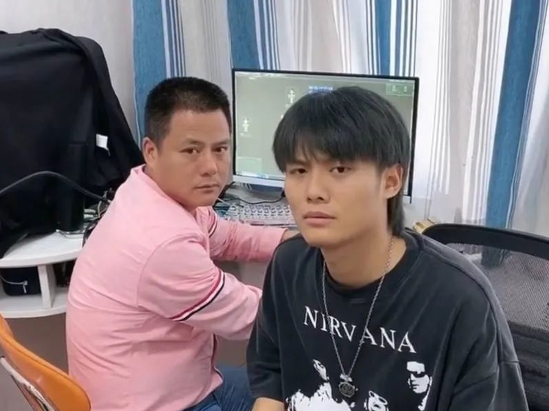 白手起家 28 歲瘋狂小楊哥逆襲 100 億身家歷程