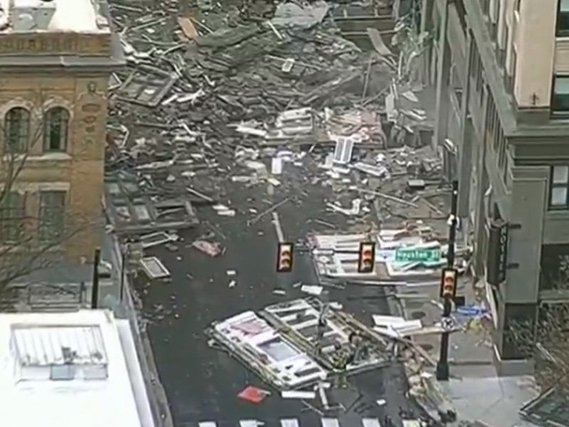 德州市中心驚傳爆炸！大量雜物噴到對街！