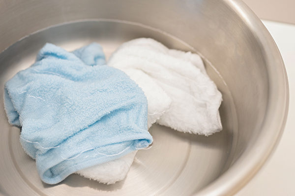 毛巾用久了又滑又臭，用這方法，洗完跟新的一樣 