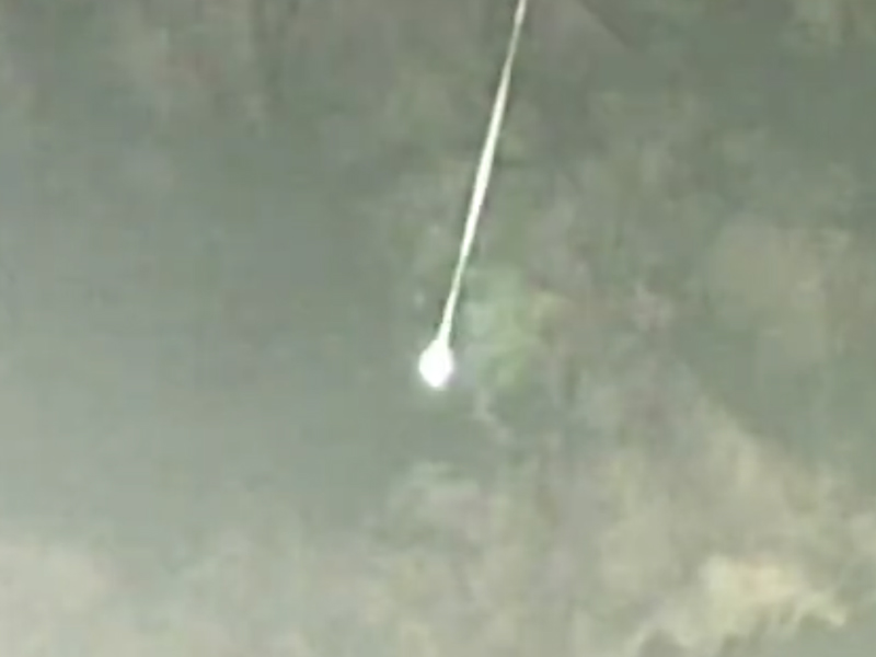 日本天降詭異綠光火球影片瘋傳！