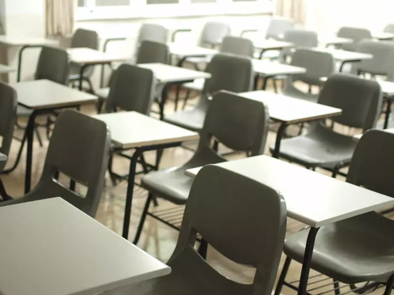 網友爆料稱，中學男教師猥褻男學生