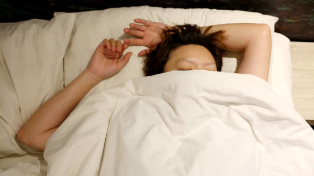 睡覺時習慣手舉過頭，可能是身體出問題