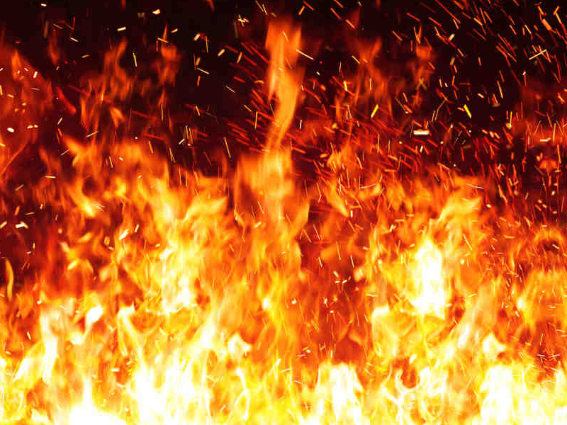 與丈夫爭吵，雙胞胎孕婦被綁床上活活燒死