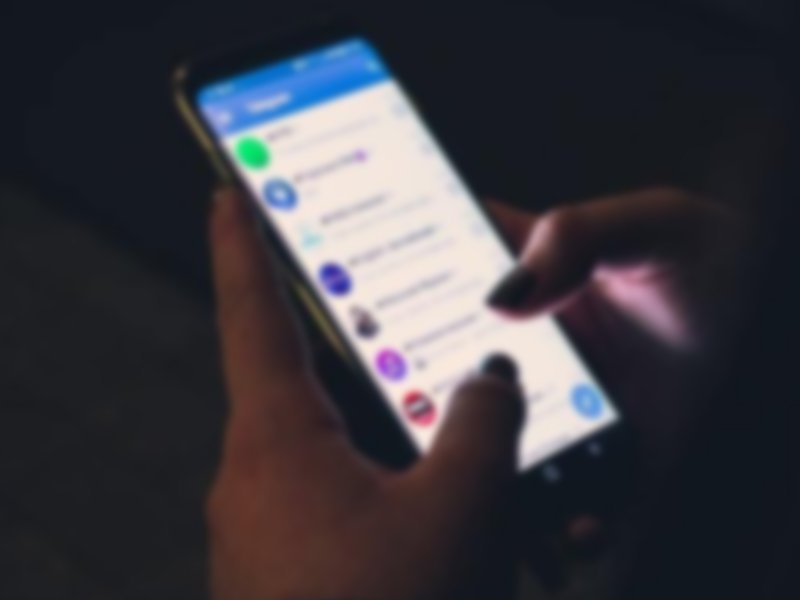 AI 殺豬盤：聊天機器人自曝身份，笑料百出！