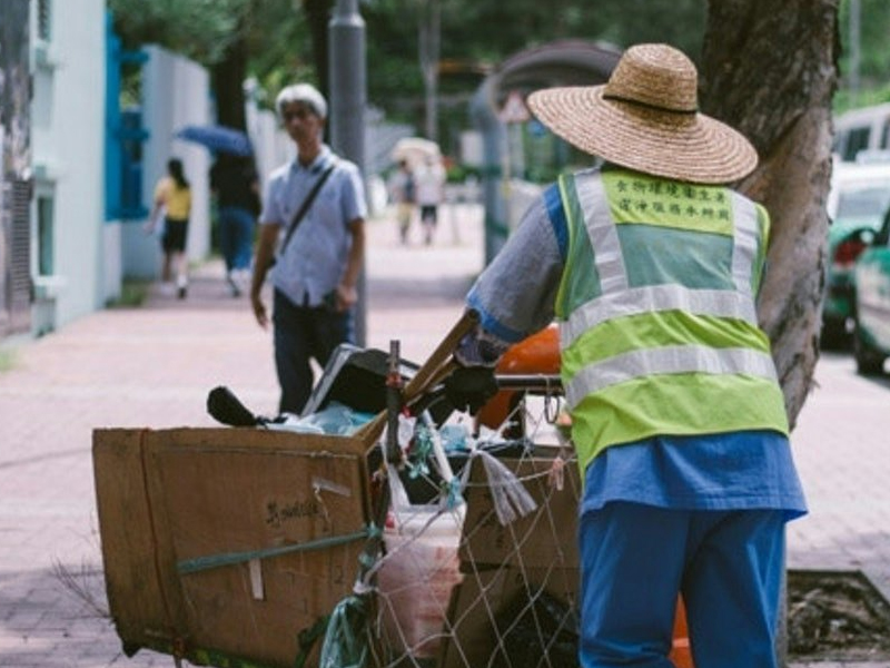 清潔女工三年變董事,年收入 147 萬 清潔女工三年變董事,年收入 147 萬