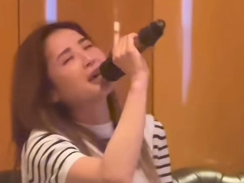 蔡卓妍情感低谷:借酒唱K,網民憂心她的狀態 蔡卓妍情感低谷:借酒唱K,網民憂心她的狀態