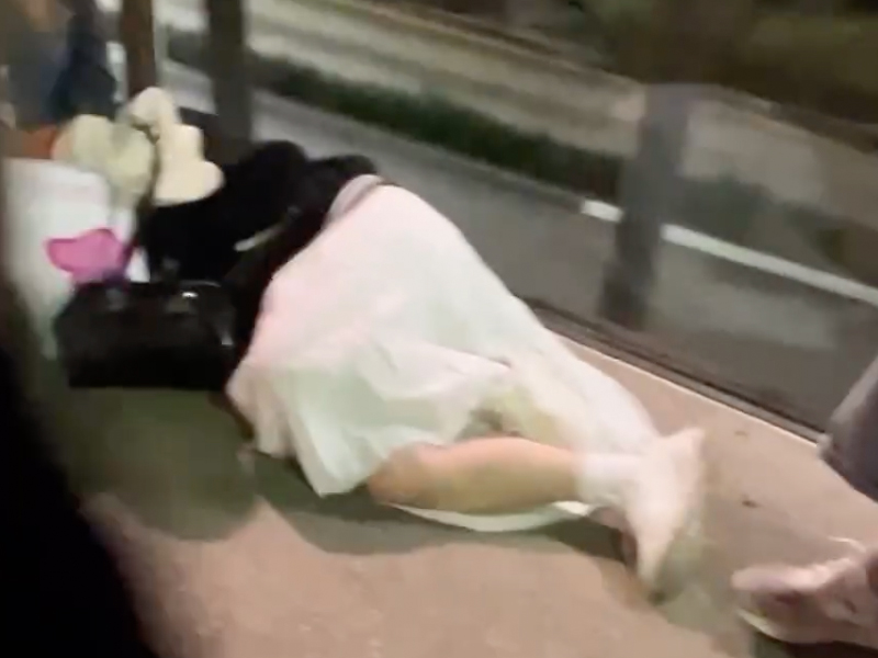 女網紅街頭遭暴打，涉種族歧視