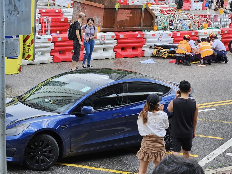 天水圍 18 歲少女慘遭 Tesla 撞倒，情況危殆！