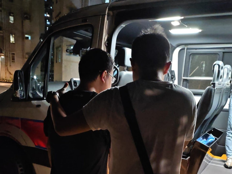 馬鞍山單位大門被鎚損毀，警方拘捕39歲疑犯