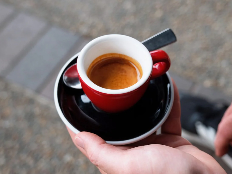 專家警告：這 9 類人最好避免喝咖啡