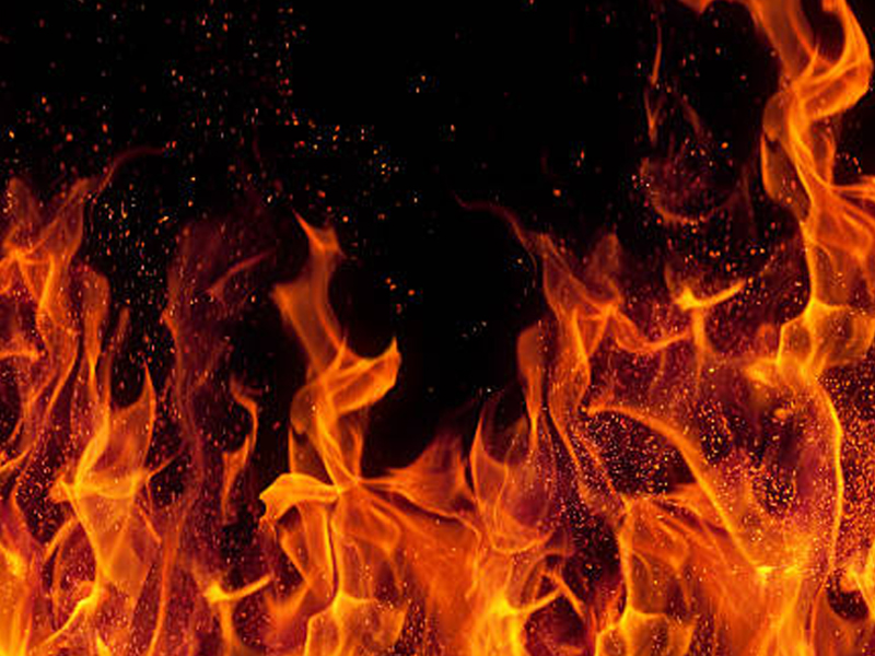 香港賽馬會職員宿舍大火，一消防員暈倒送院