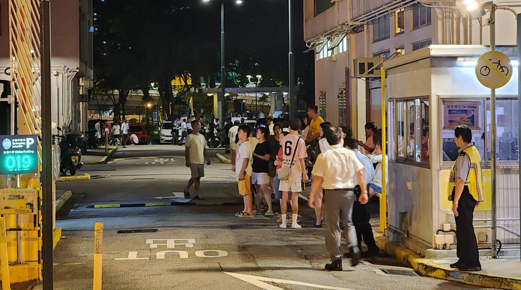 香港賽馬會職員宿舍大火，一消防員暈倒送院