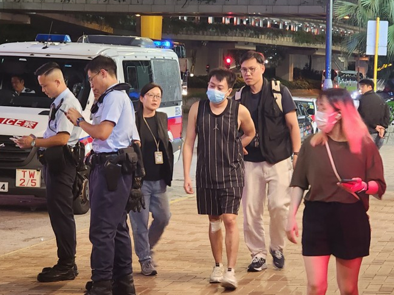 30歲男子遭群毆，百萬手錶荃灣街頭被劫