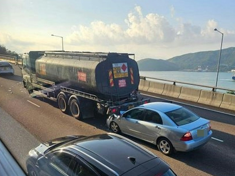 屯門早上交通大亂：四車相撞與列車故障雙重打擊