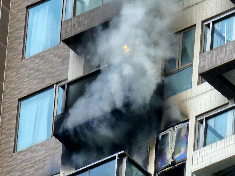 荃灣「全．城滙」火警現場，爆炸聲震撼全場