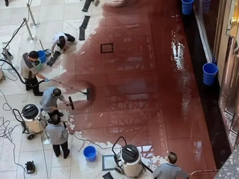 中環置地廣場Dior店突發紅色液體洩漏，現場一片混亂