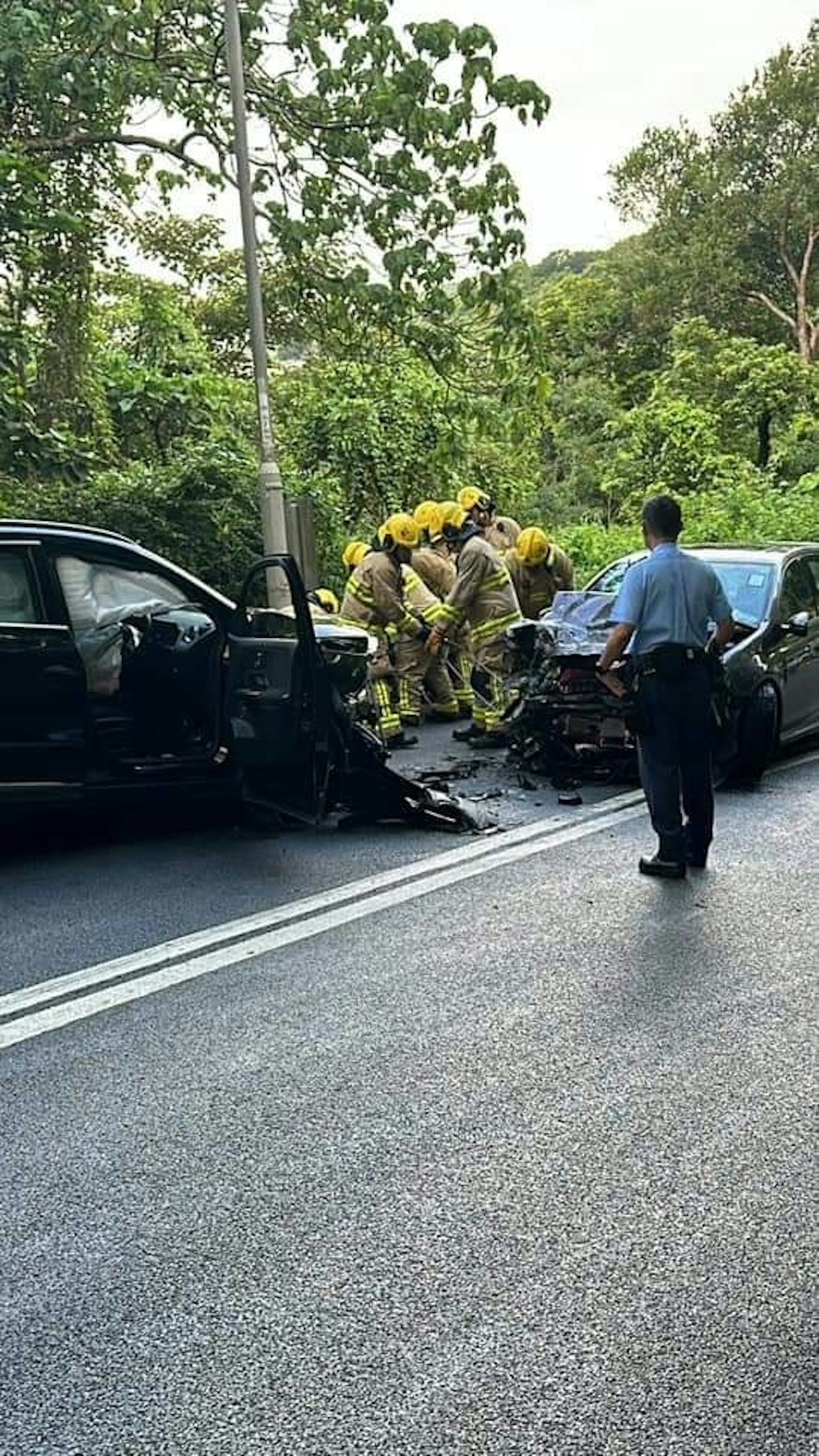 大網仔路嚴重車禍，雙車損毀，交通大擠塞