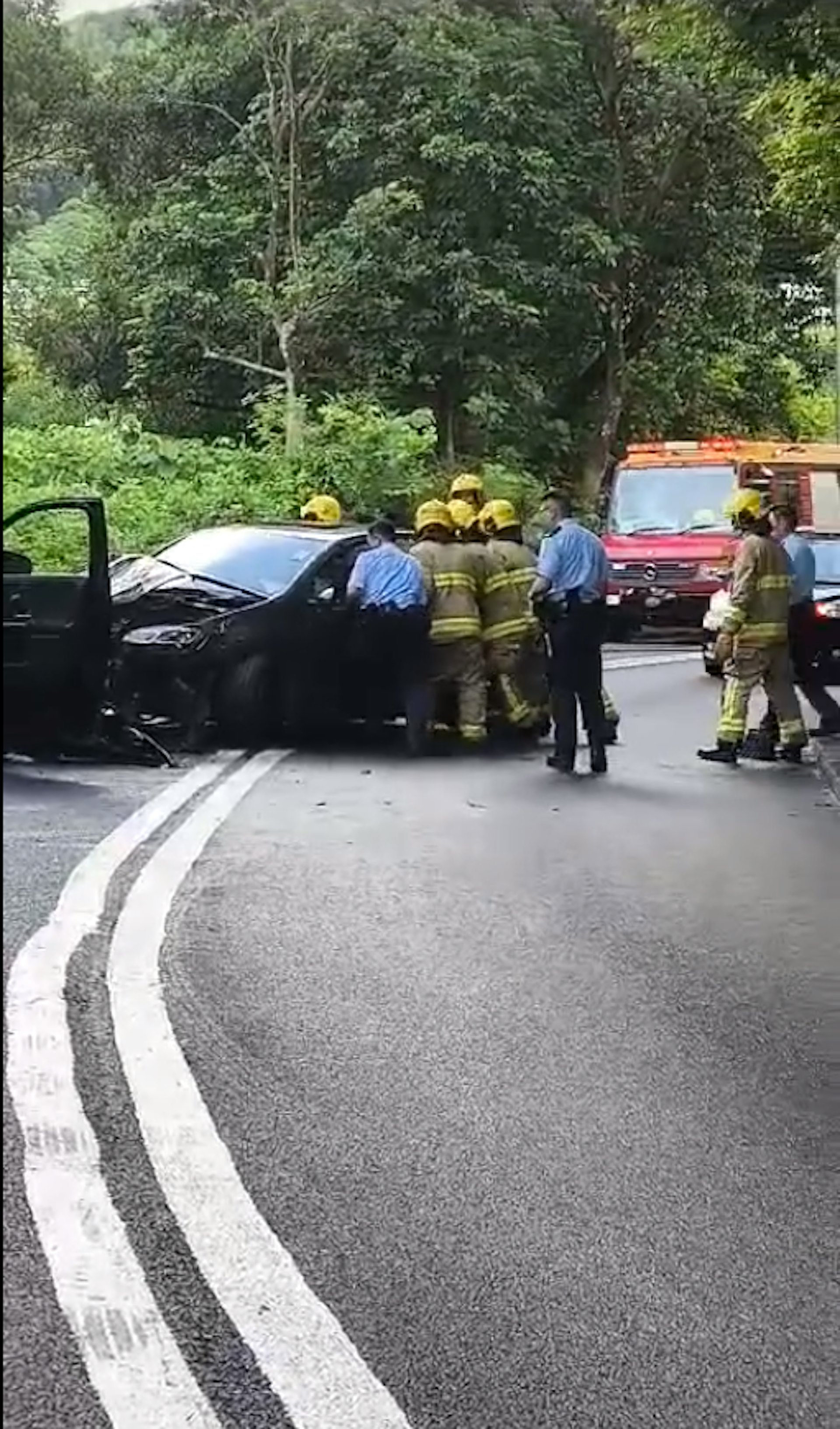 大網仔路嚴重車禍，雙車損毀，交通大擠塞