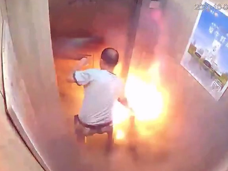 電池爆炸：電梯瞬間成火海