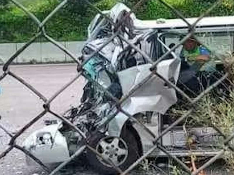 吐露港致命車禍，客貨車直撼貨車車尾致命 (有片)