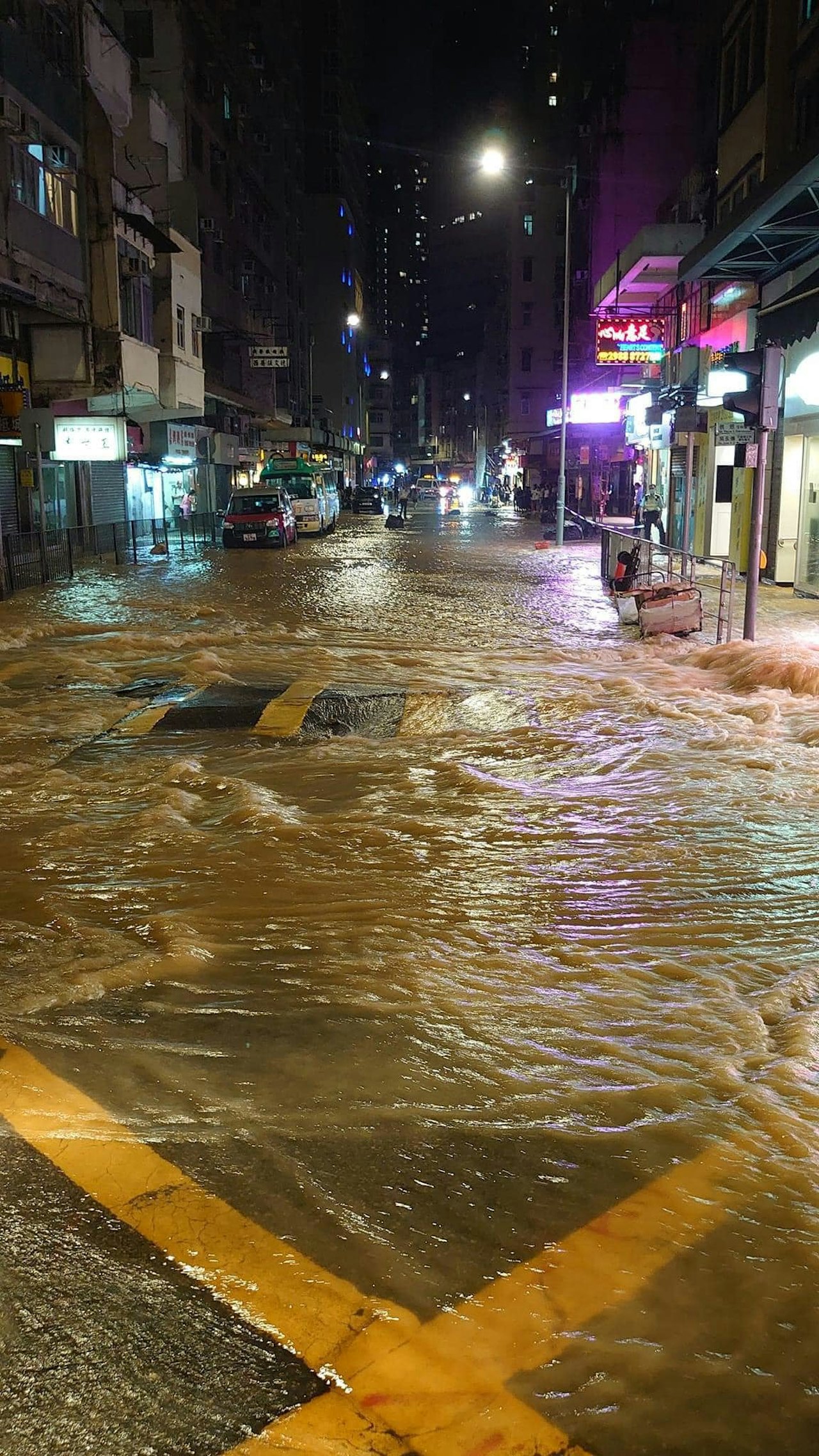 皇后大道西大規模水災