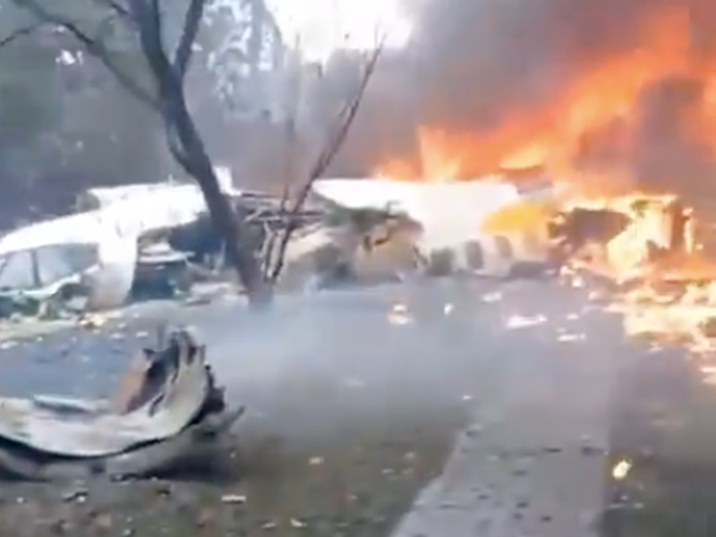 巴西空難悲劇：飛機墜毀住宅區，機上 61 人全滅