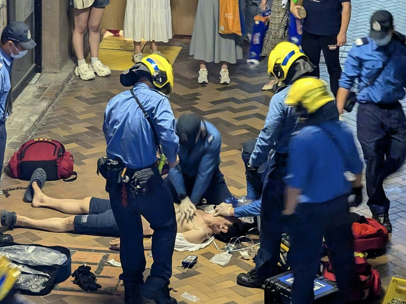 緊急!火炭穗禾苑男子暈倒急救 緊急!火炭穗禾苑男子暈倒急救