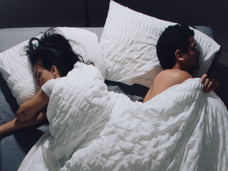 夫妻應該分床睡還是同床共枕? 夫妻應該分床睡還是同床共枕?