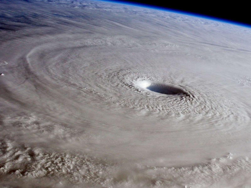 天文台考慮今晚改發三號信號 天文台考慮今晚改發三號信號